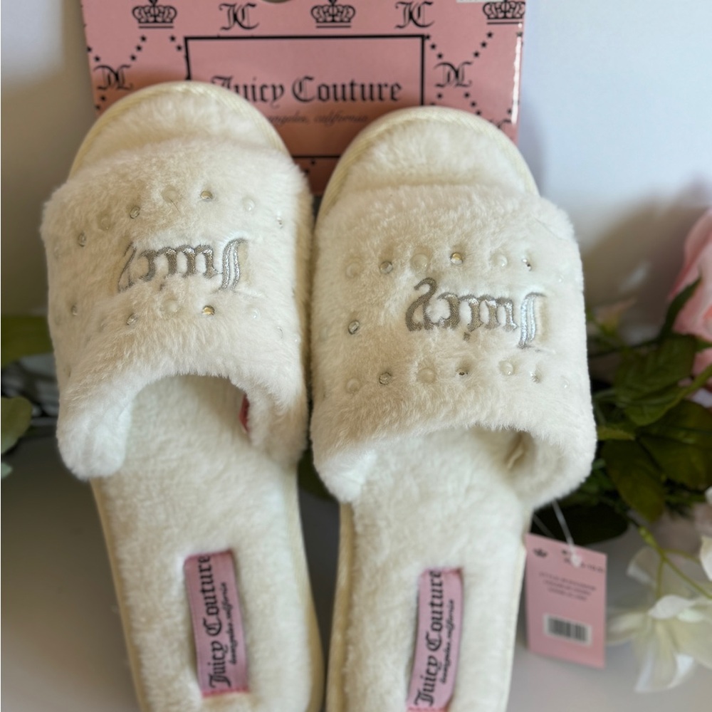 Juicy Couture Ivory Fluffy Slippers XL